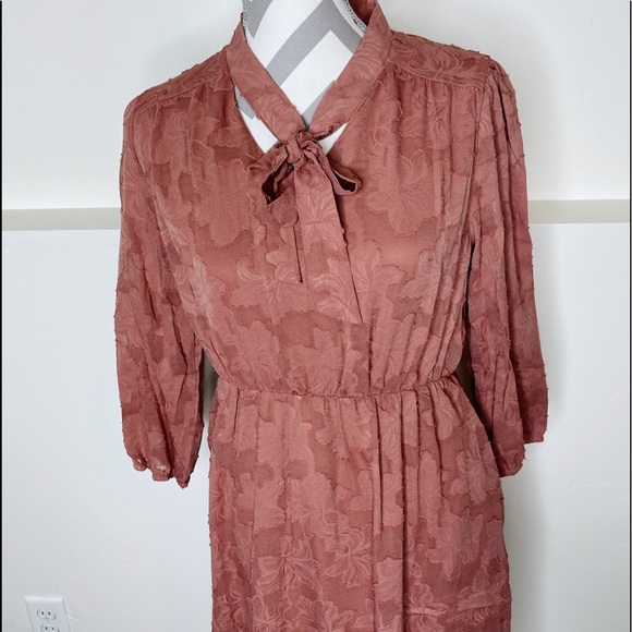 SALE‼️ NEW FALL Hope Avenue Mauve Floral Neck Tie MIDI Dress - Picture 2 of 5